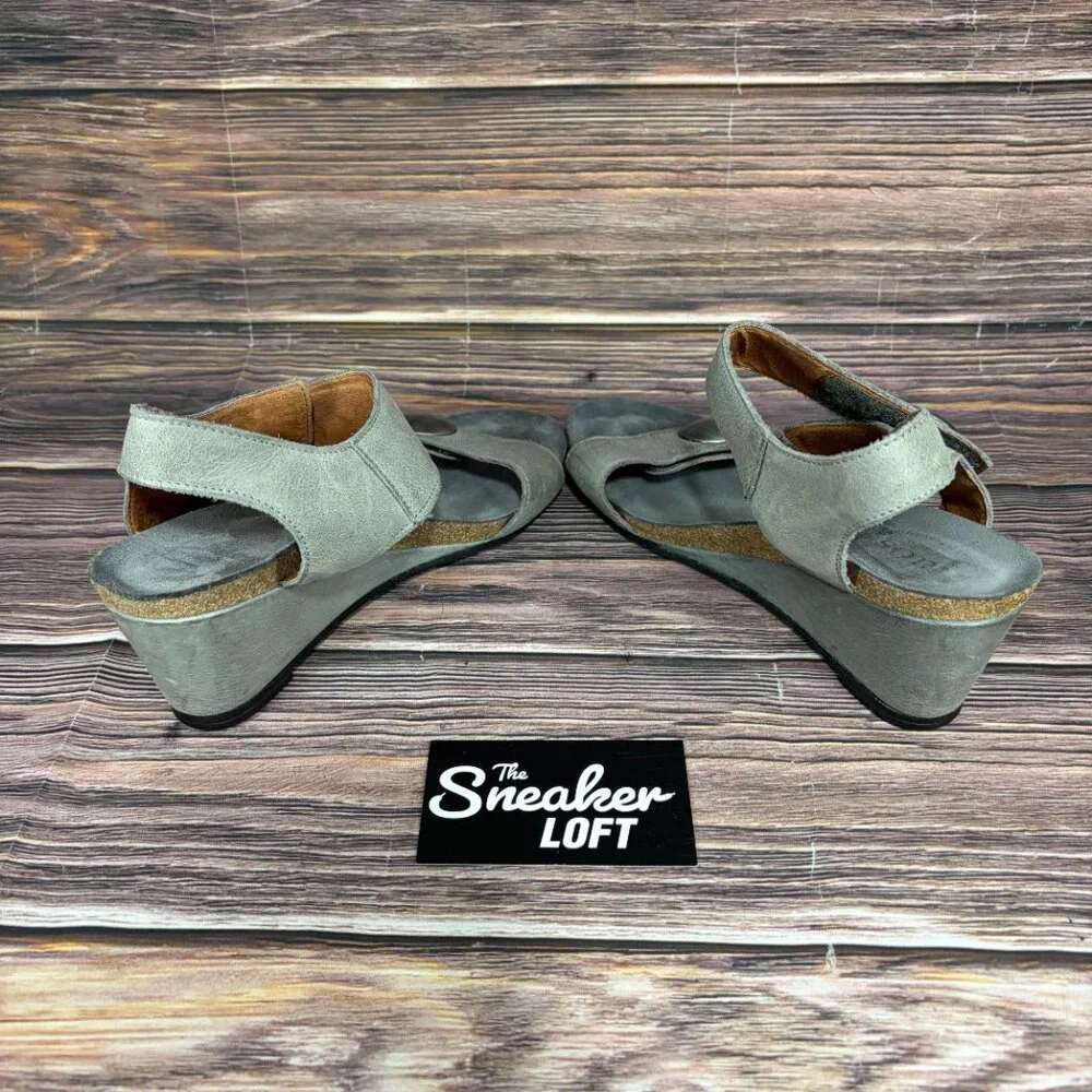 Taos Carousel 2 Women's Leather Wedge‎ Gray Sandals